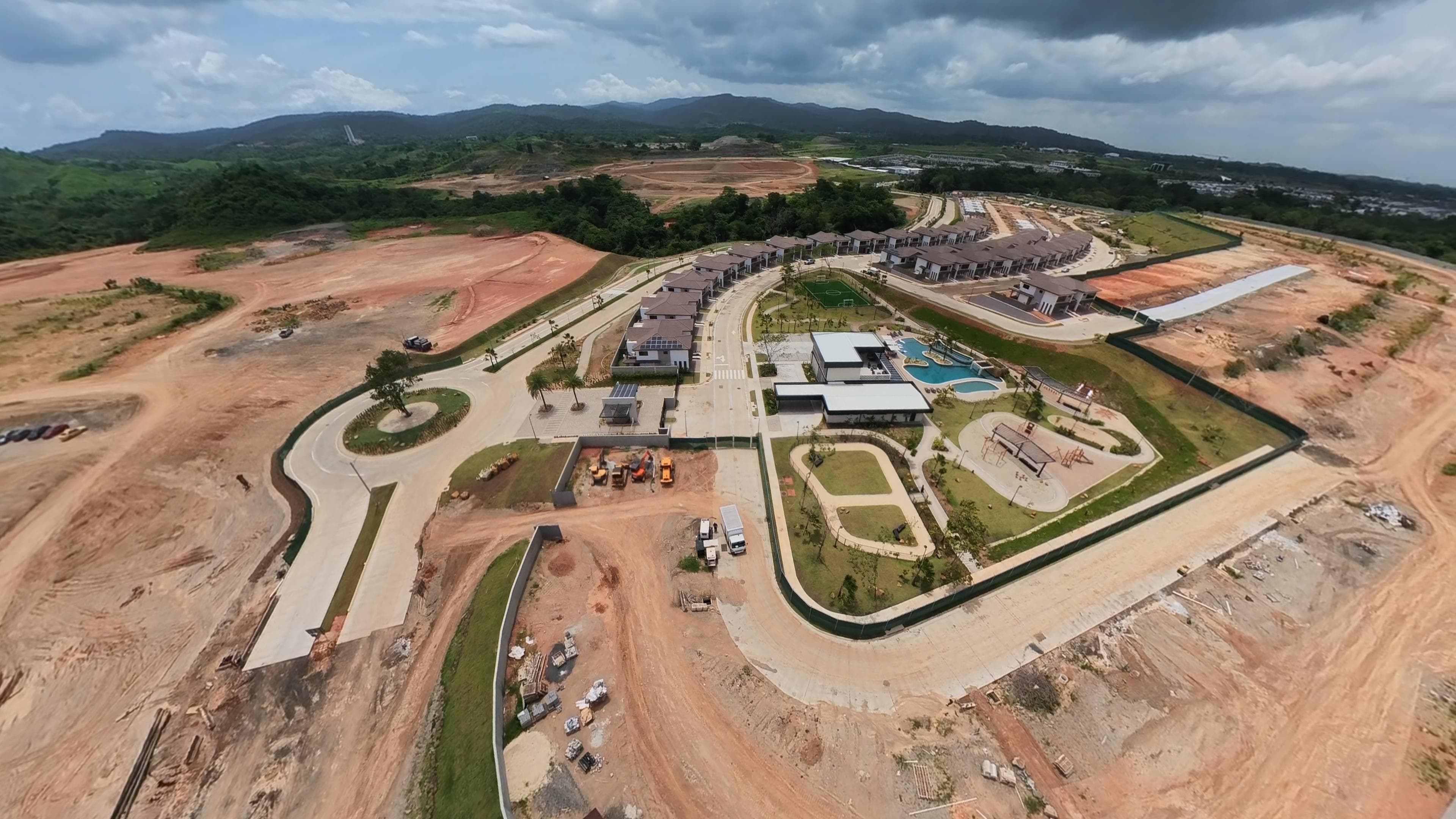 Vista panorámica del avance de la urbanización de Canyons Residences.